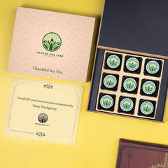 Open box showing personalized butter‑paper message and chocolates