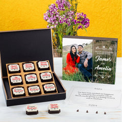 Chocolate favors for anniversary guests in a custom box